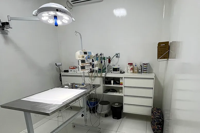 Sala de cirurgia CVA - Clínica Veterinária Araucária - Paraná